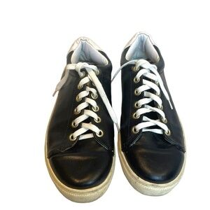 Kate Spade Run Shoe - Casual & Comfy! 🖤